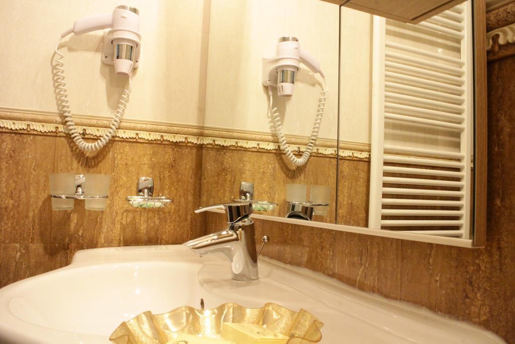 Hotel Esprit Брашов Экстерьер фото