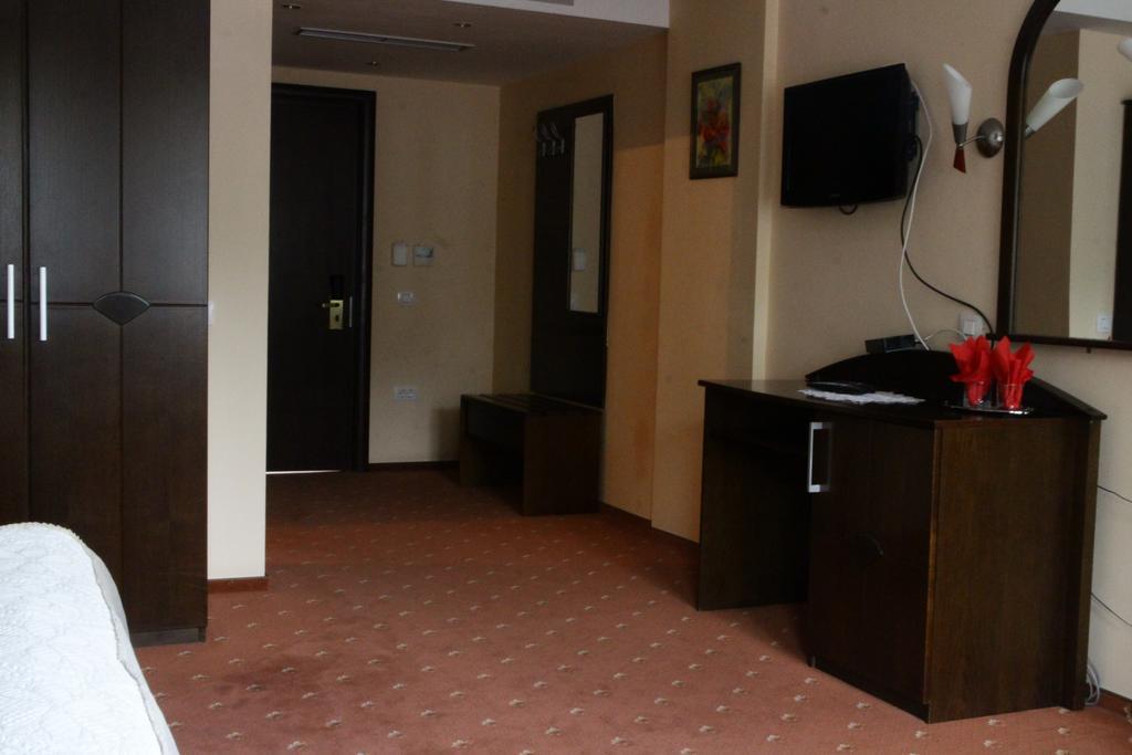 Hotel Esprit Брашов Экстерьер фото