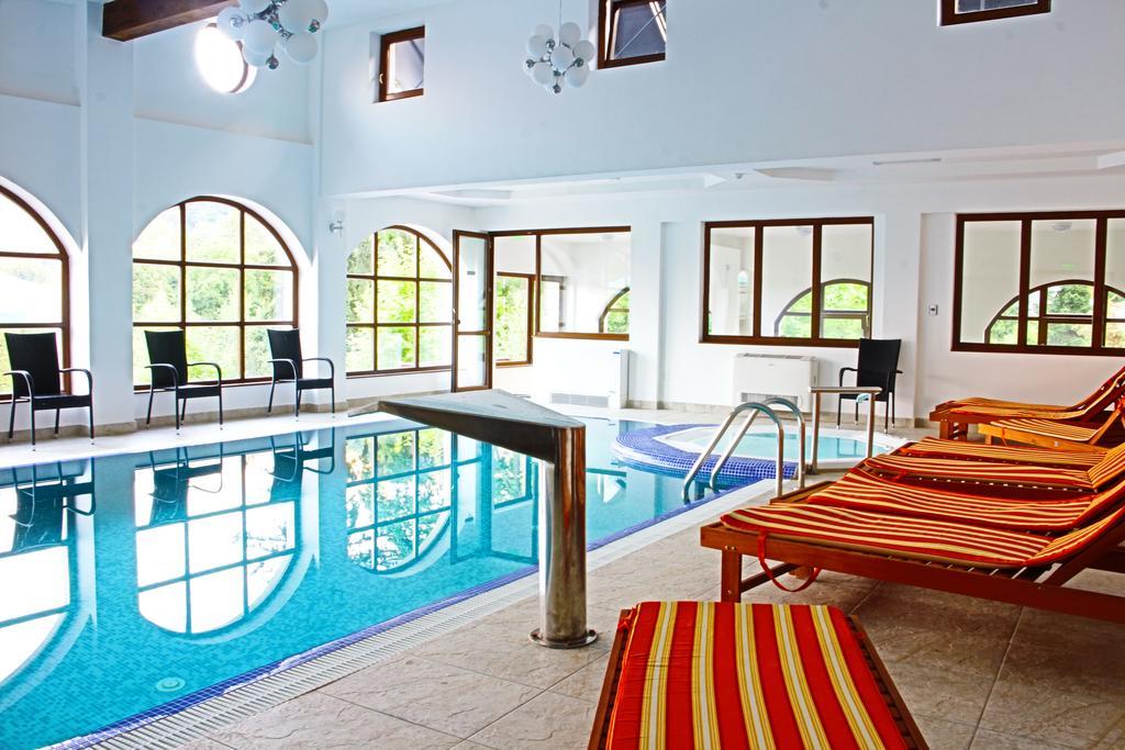 Hotel Esprit Брашов Экстерьер фото