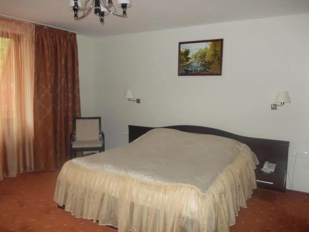 Hotel Esprit Брашов Экстерьер фото