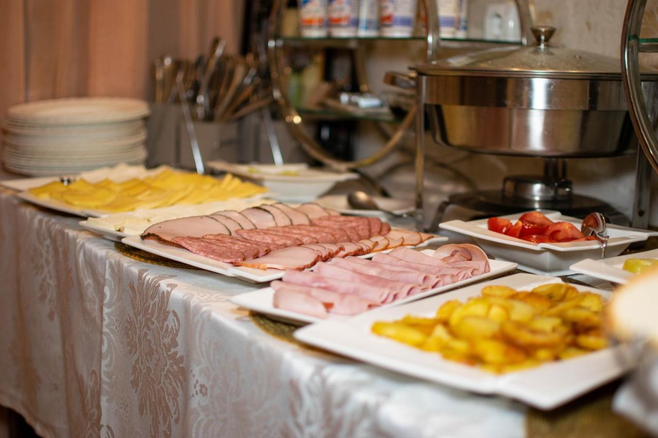 Hotel Esprit Брашов Экстерьер фото